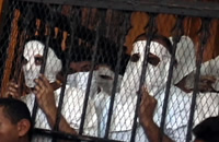 「デンジャラス・リビング / Dangerous Living :Coming Out in the Developping World」